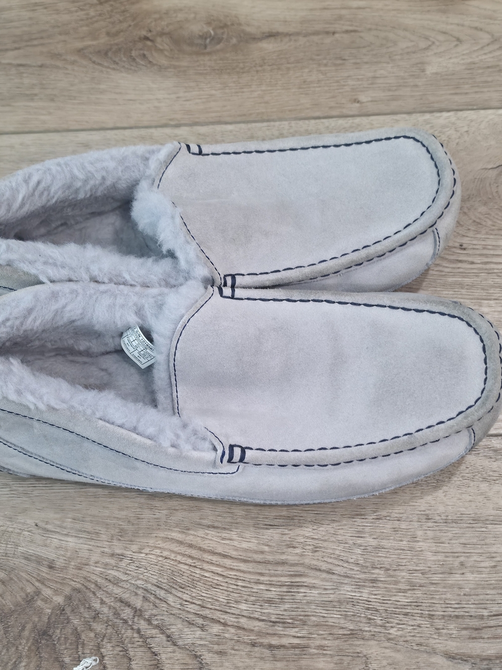 UGG Ascot Suede Slippers Grey Men’s Size 12 Moccasins Slip On Sheepskin - Picture 7 of 10